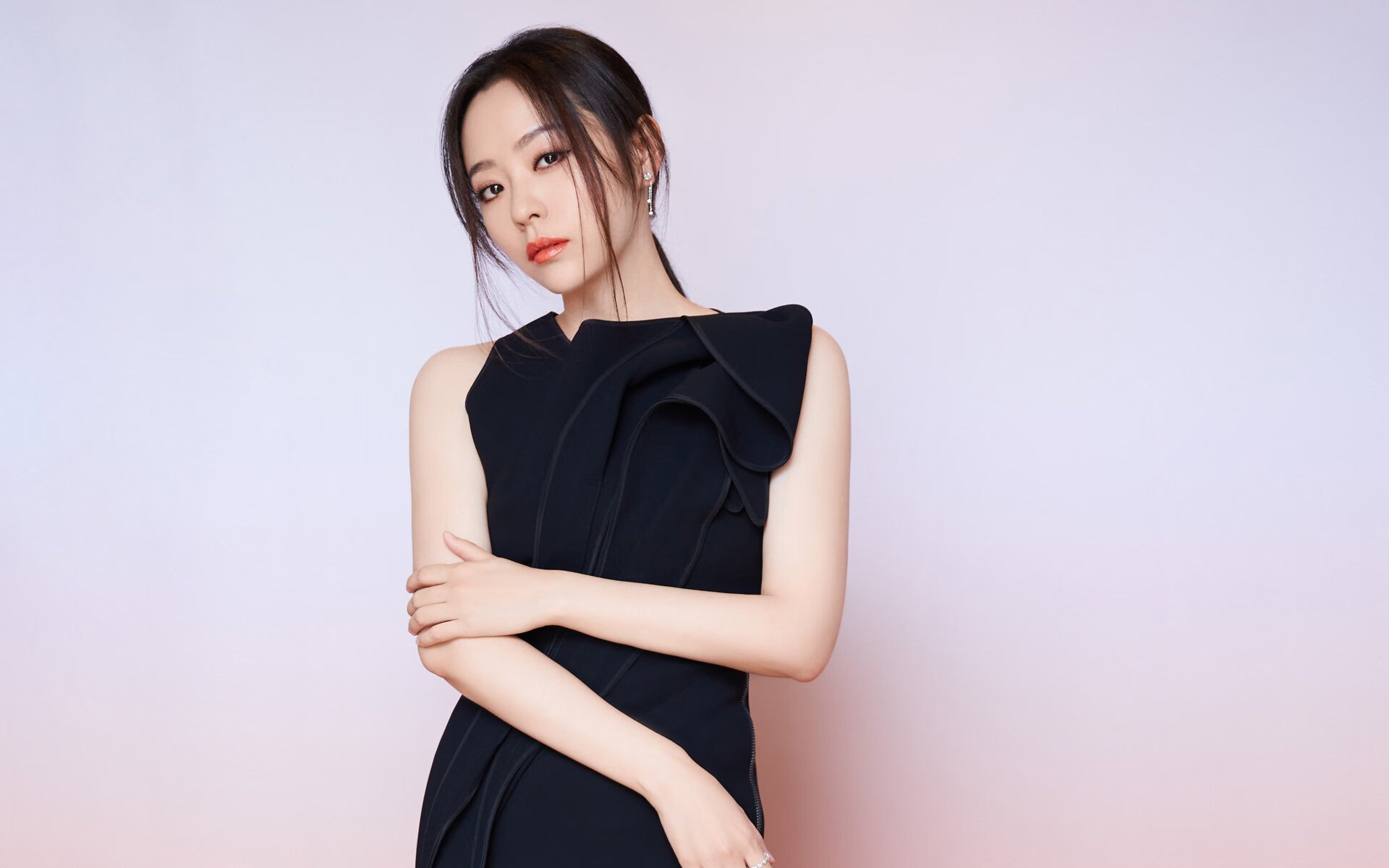 上港队主场大胜，继续保持领先优势，上港队比赛结果